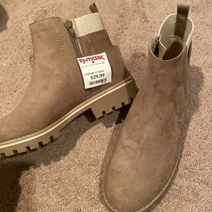 TAN SUEDE ANKLE BOOTS